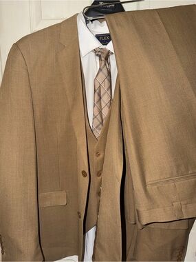 Stacy Adams Tan Three-Piece Suit with Plaid Tie